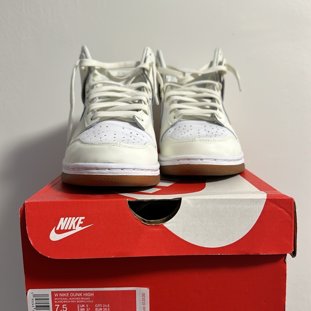 Brand new Nike Dunk Hight White/Salt-Gum Med Brown Women 7.5 Men 6